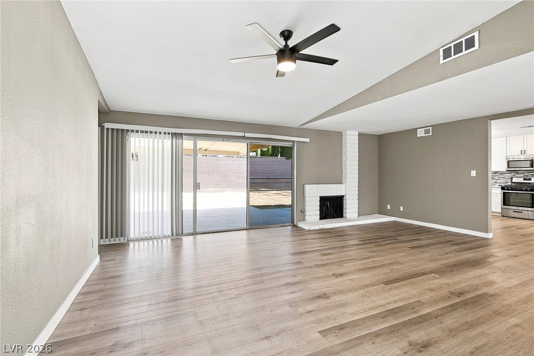 Photo 4 of 4005 Ridgewood Avenue