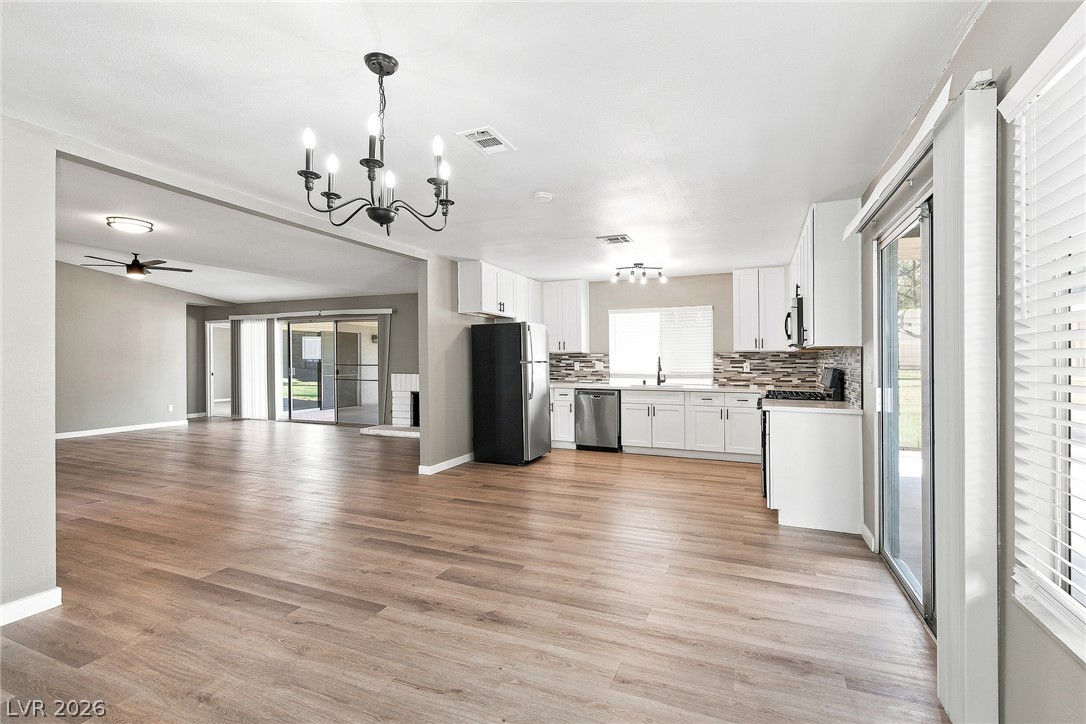 Photo 7 of 21, 4005 Ridgewood Avenue