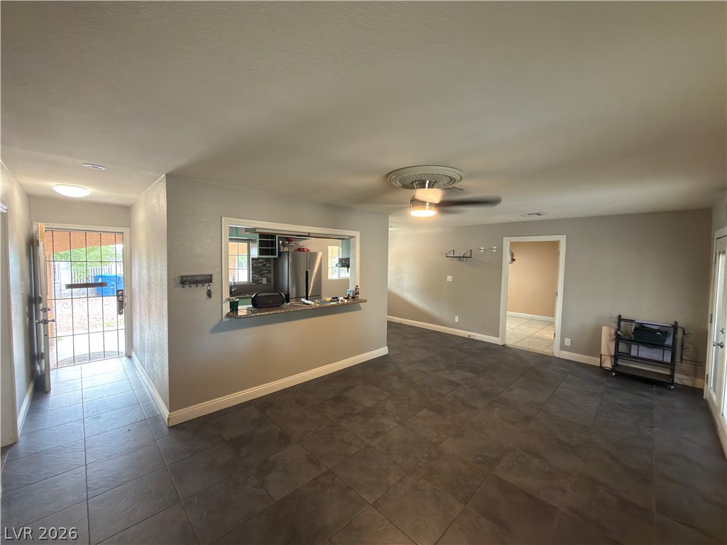 Photo 3 of 1025 Villa Circle