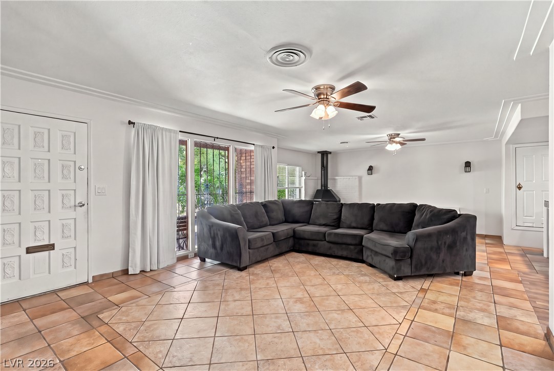 Photo 2 of 2828 Willoughby Avenue