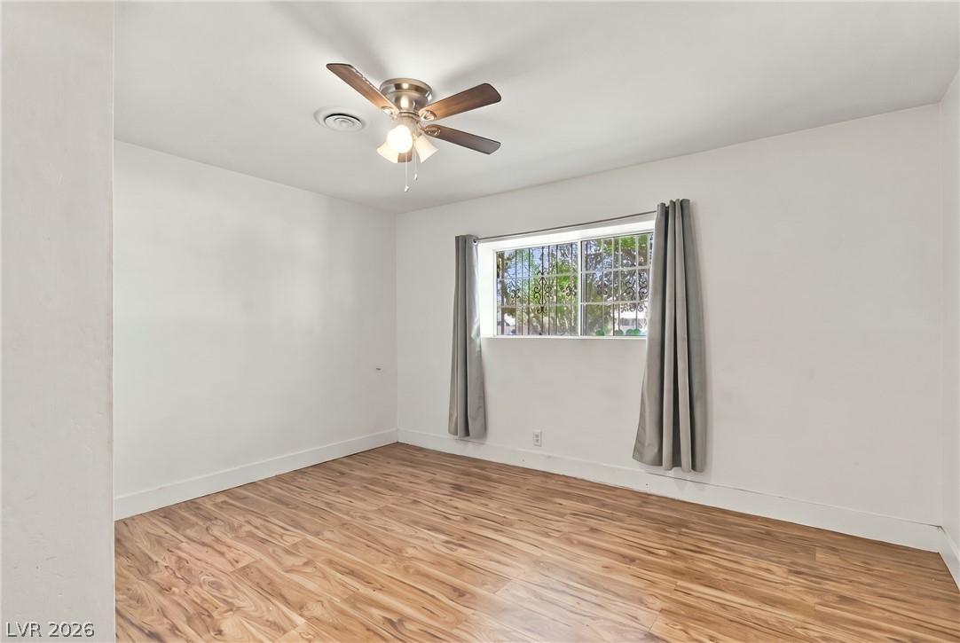 Photo 7 of 14, 2828 Willoughby Avenue