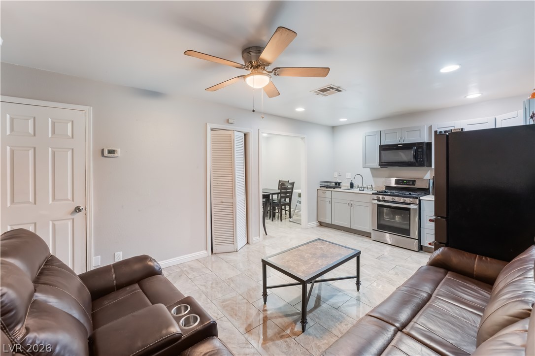 Photo 9 of 30, 413 N Lamb Boulevard #C