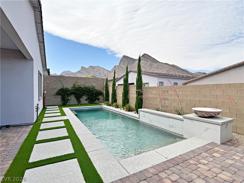 Photo 2 of 11622 Peregrine Point Court