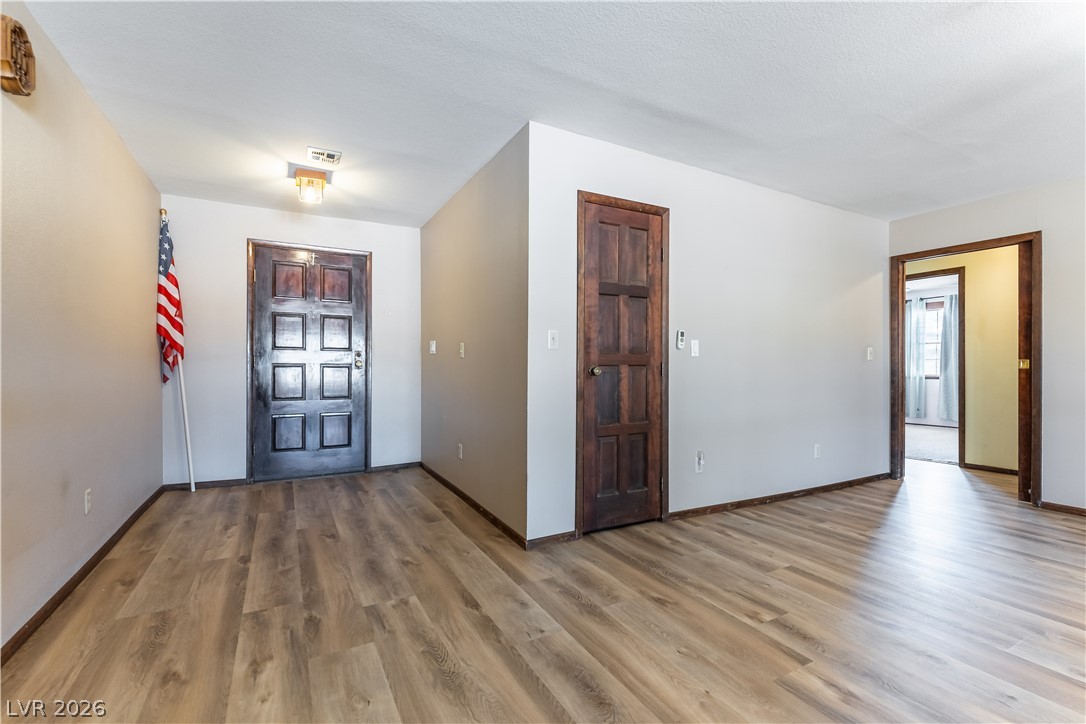 Photo 6 of 35, 8520 W Hammer Lane