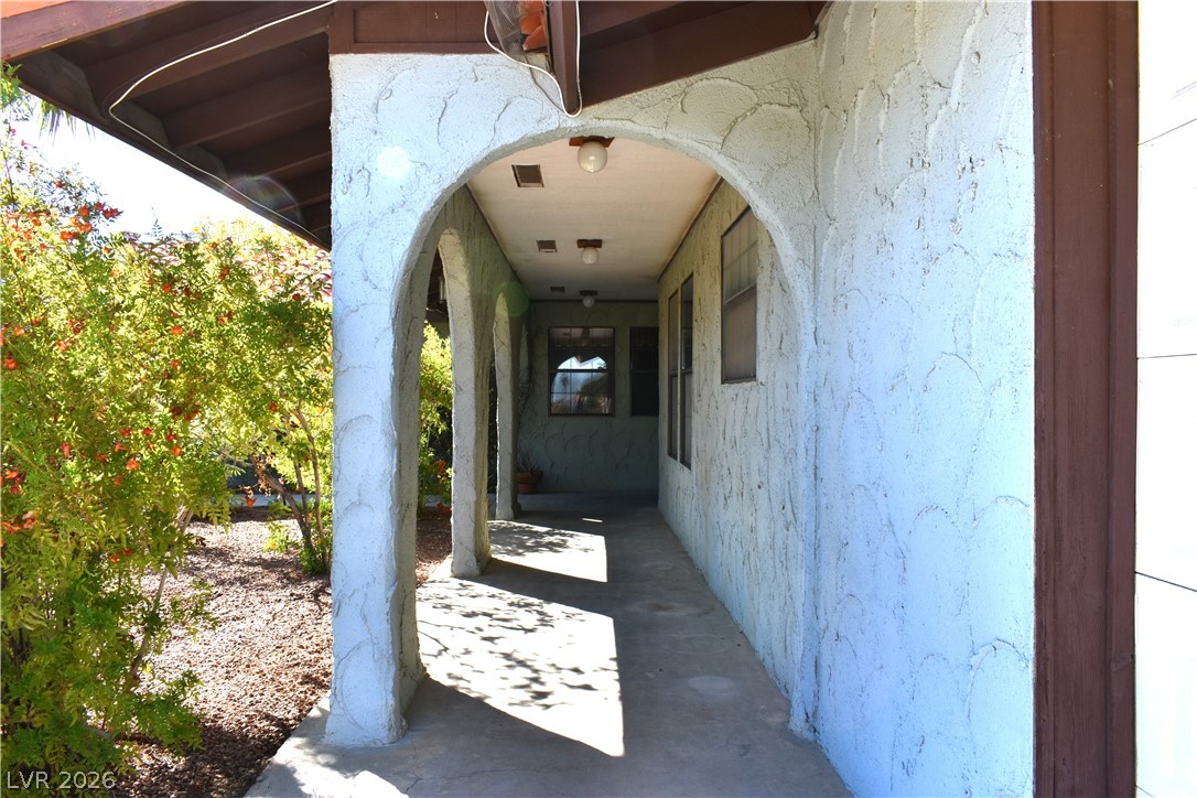 Photo 5 of 8520 W Hammer Lane