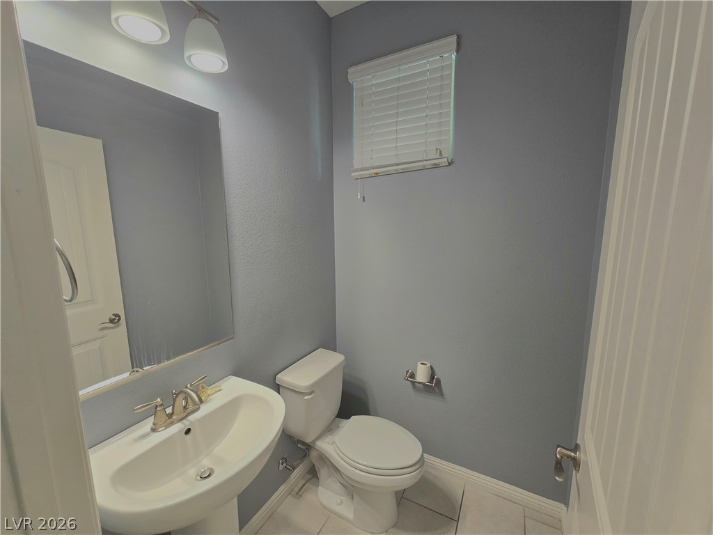 Photo 9 of 25, 2926 Tremont Avenue