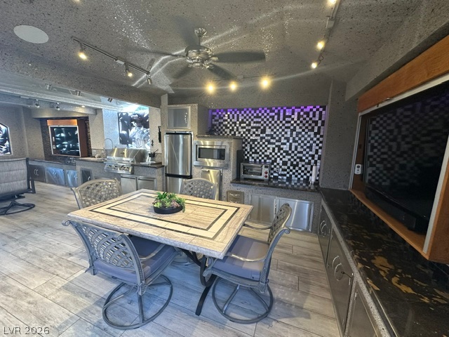 Photo 13 of 35, 8175 Arville Street #400