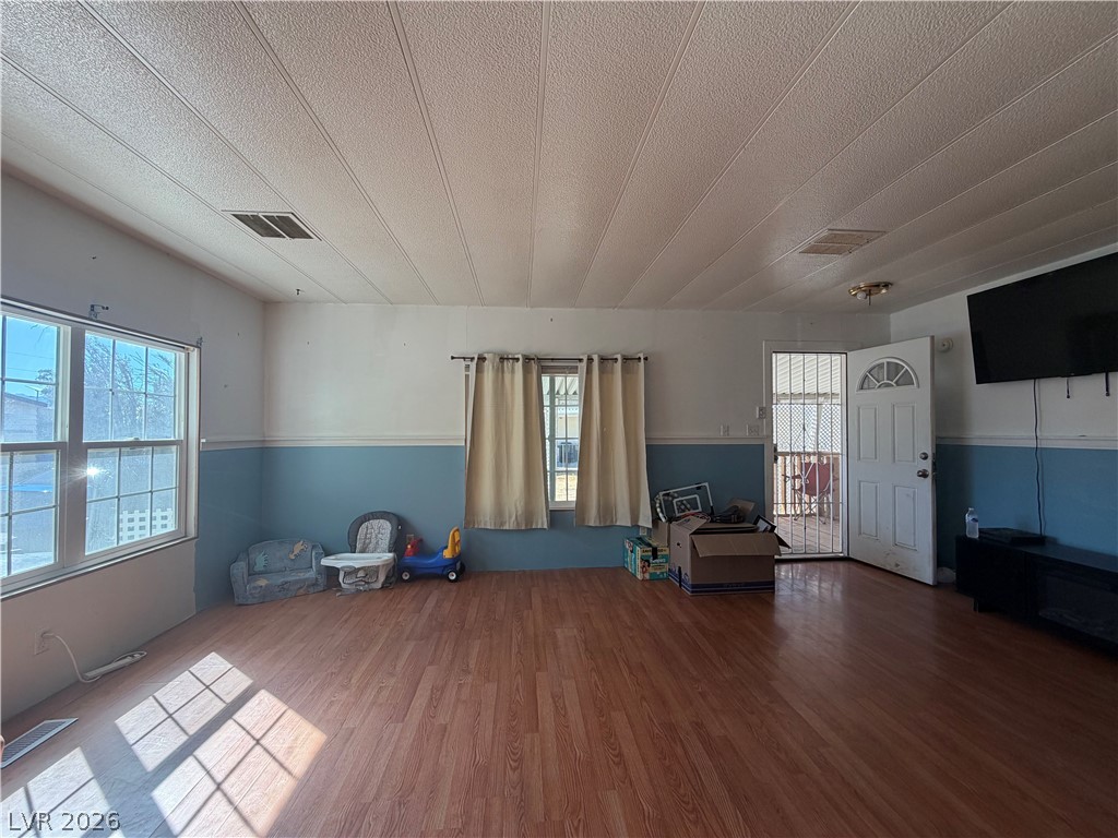 Photo 9 of 24, 260 Ellendale Street