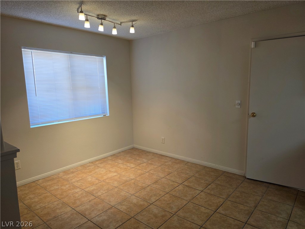Photo 9 of 40, 5289 Reeder Circle