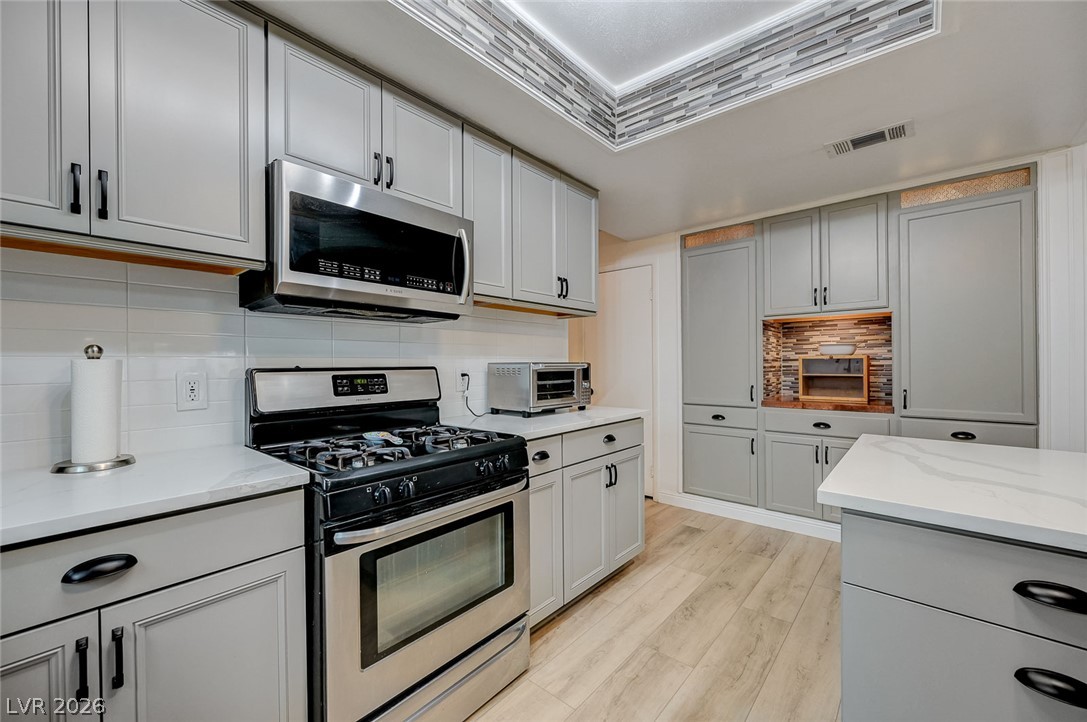 Photo 20 of 44, 1518 Della Court