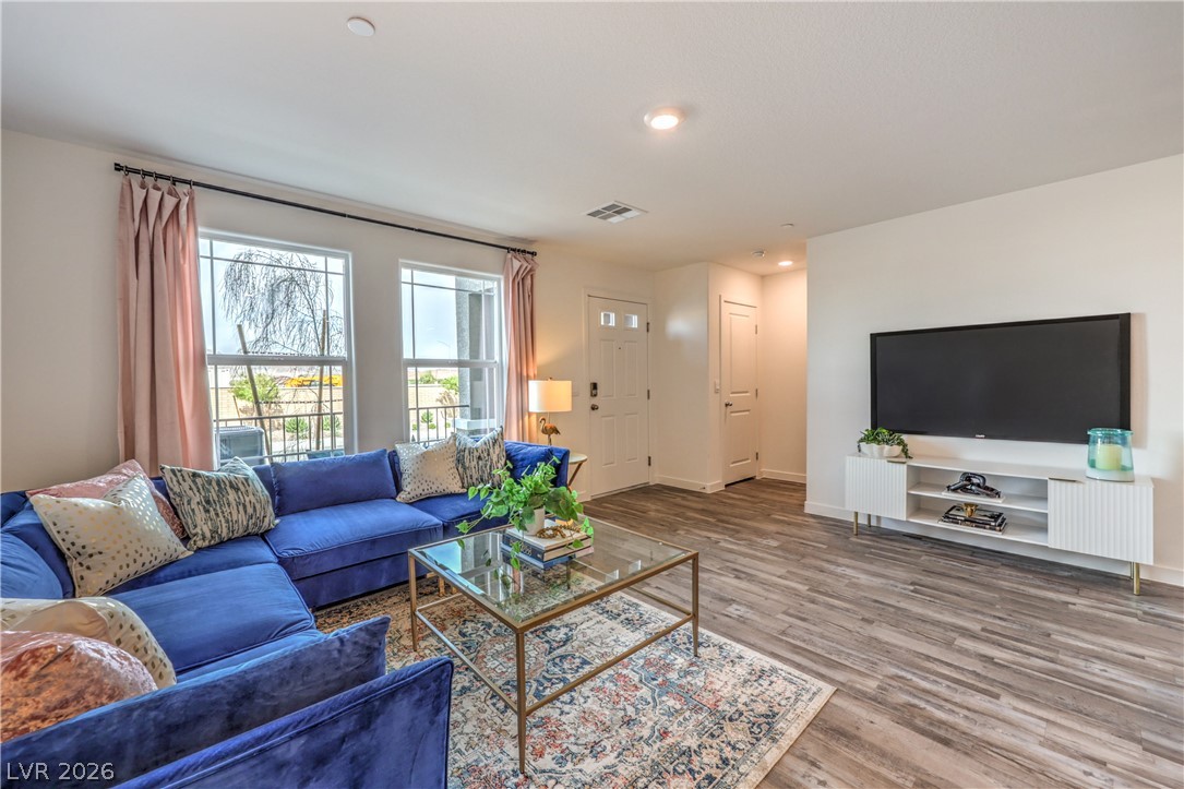 Photo 8 of 32, 905 Black Heron Street