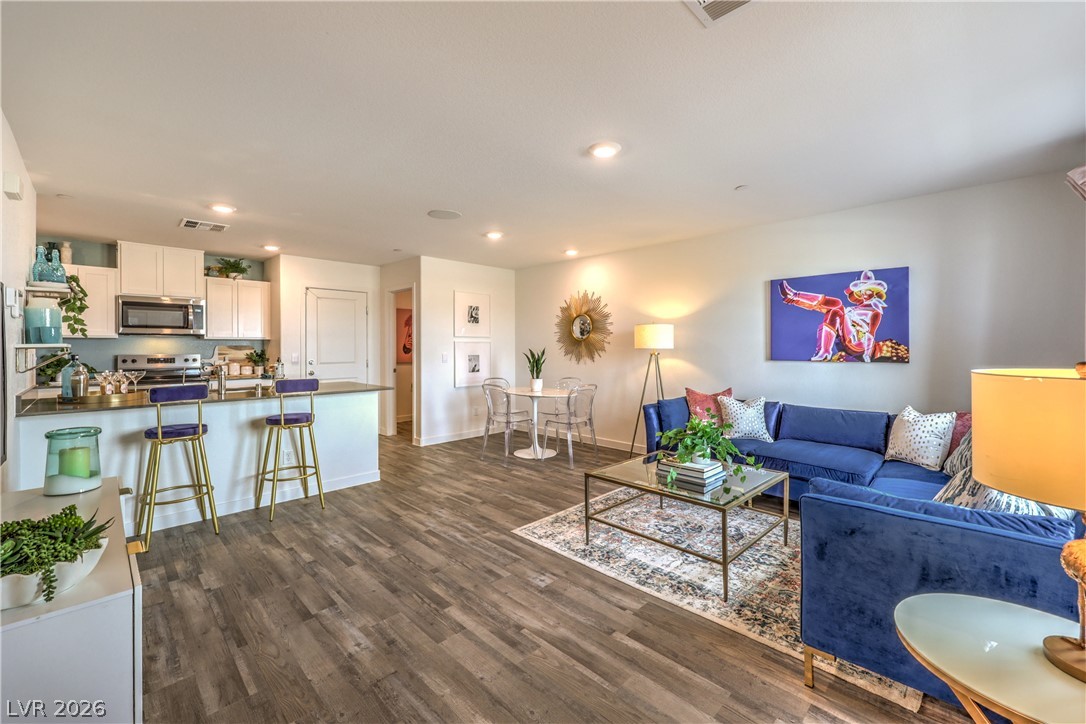 Photo 9 of 32, 905 Black Heron Street