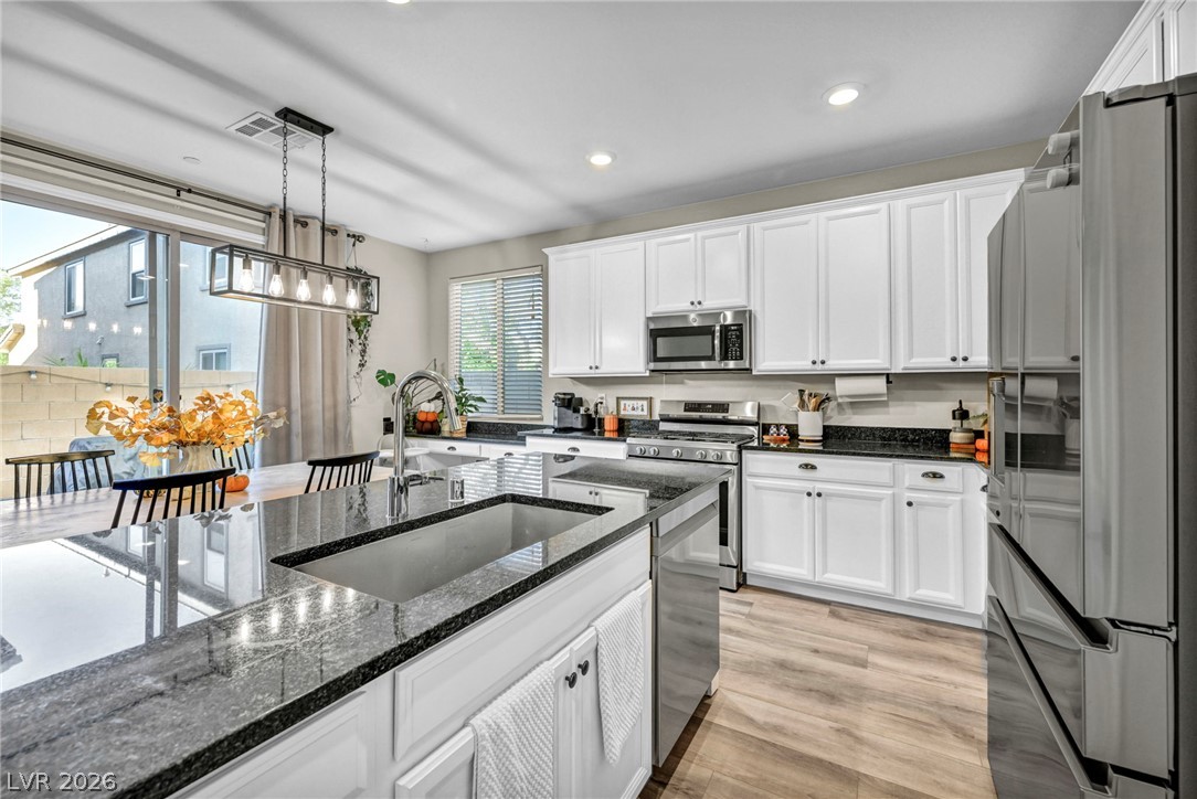 Photo 15 of 50, 3212 Primrose Creek Court