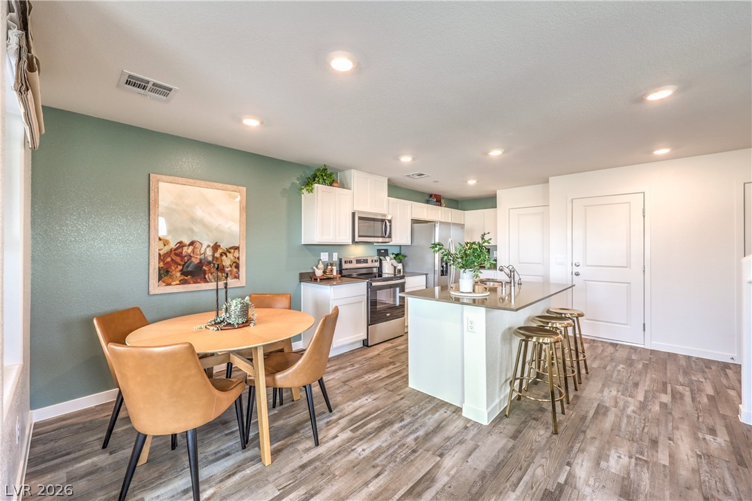Photo 10 of 33, 923 Black Heron Street