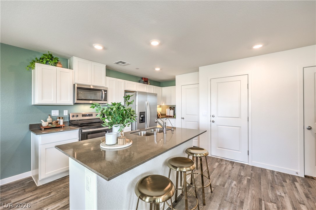 Photo 11 of 33, 923 Black Heron Street