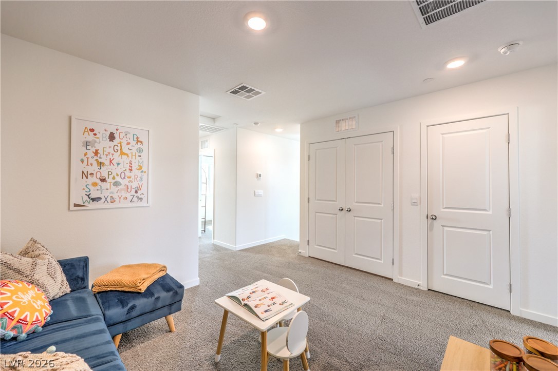 Photo 19 of 33, 923 Black Heron Street