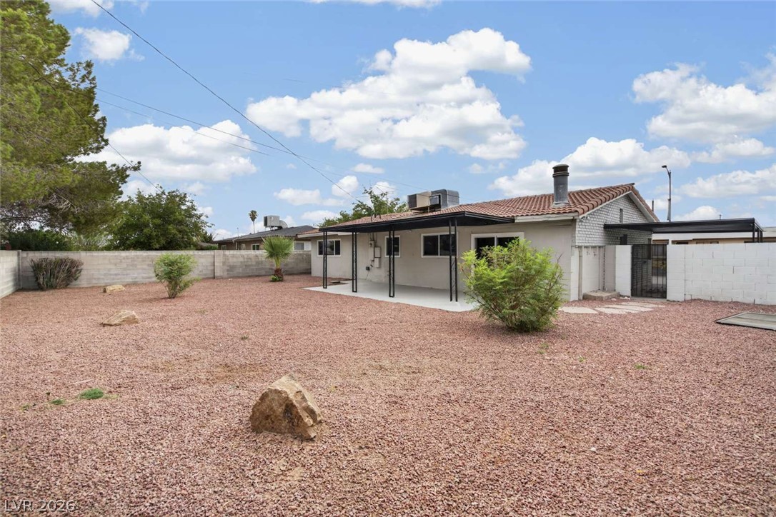 Photo 22 of 39, 1669 N G Street