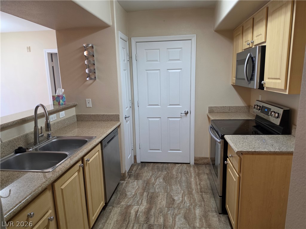 Photo 28 of 41, 8000 W Badura Avenue #2111