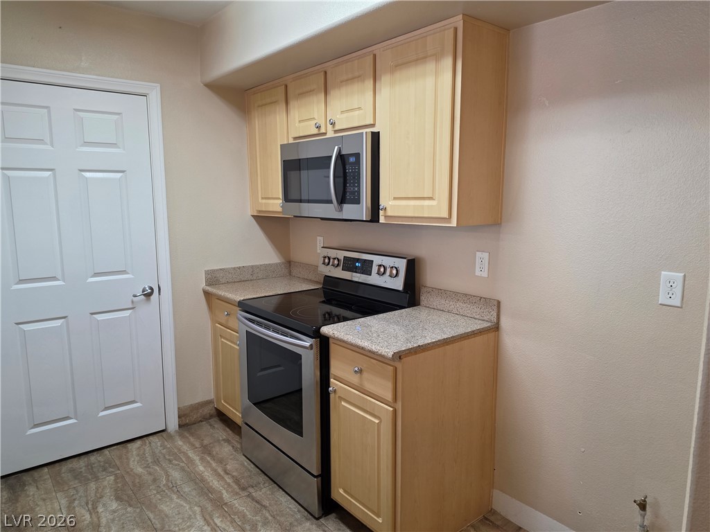 Photo 30 of 41, 8000 W Badura Avenue #2111