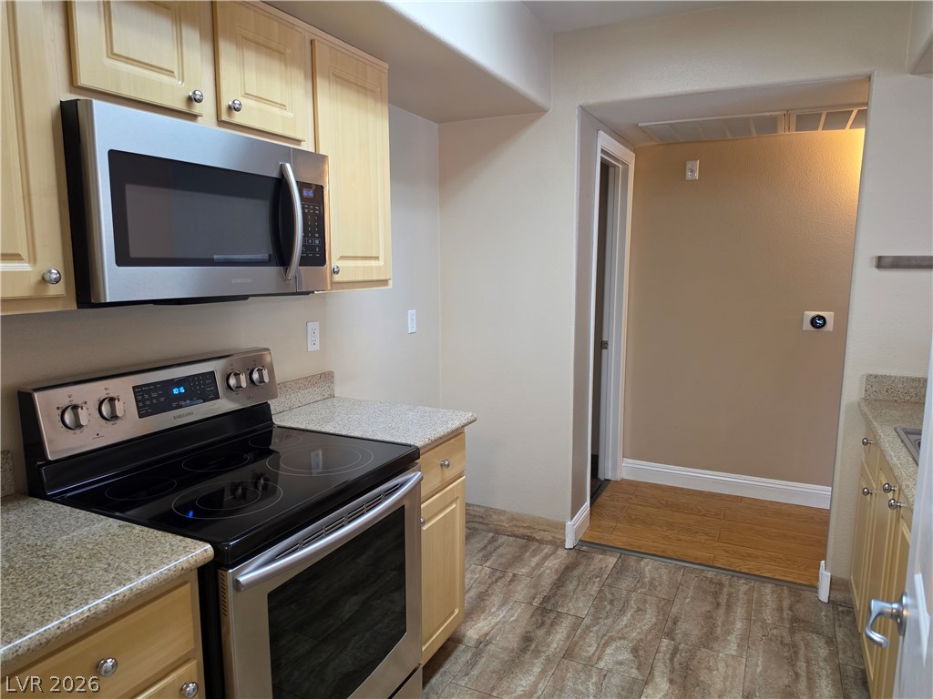 Photo 33 of 41, 8000 W Badura Avenue #2111