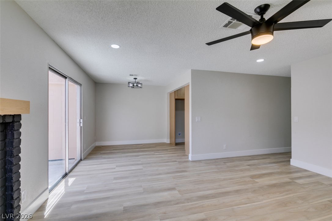 Photo 17 of 43, 3638 Villa Knolls East Drive