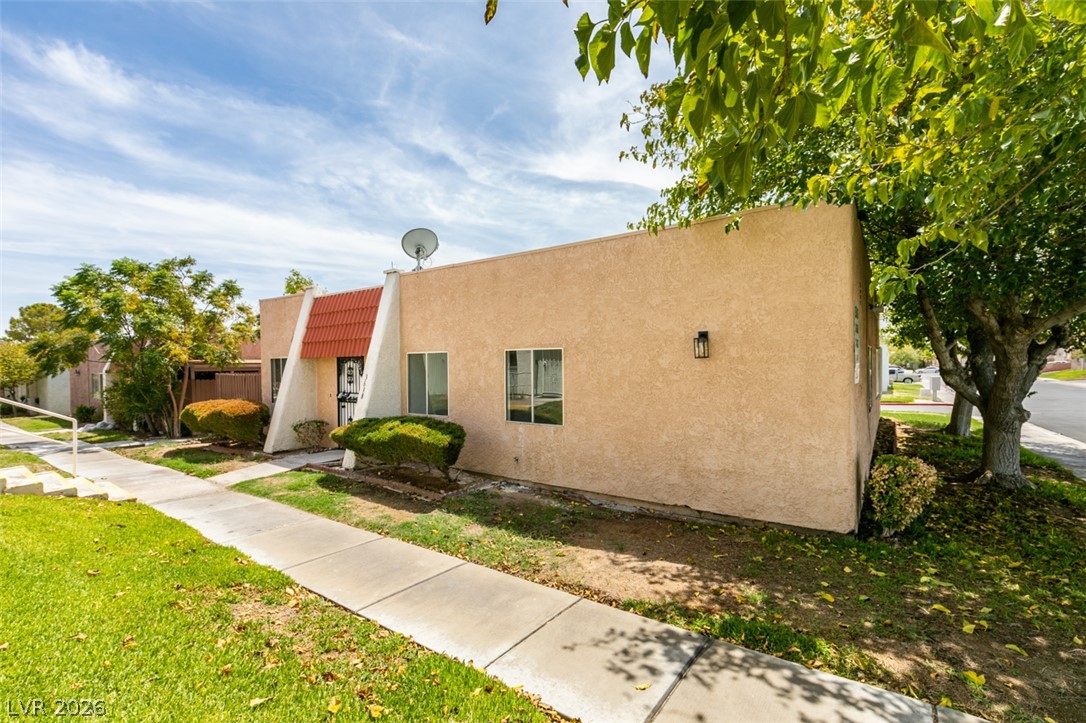 Photo 6 of 43, 3638 Villa Knolls East Drive