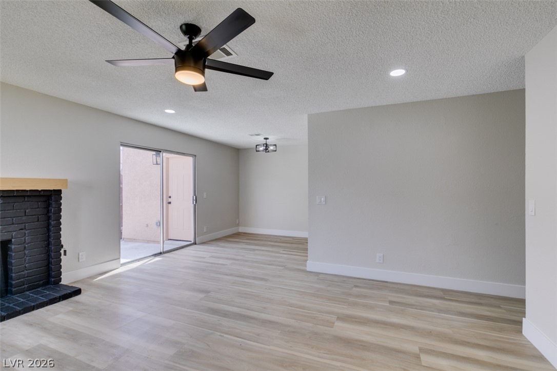 Photo 7 of 43, 3638 Villa Knolls East Drive