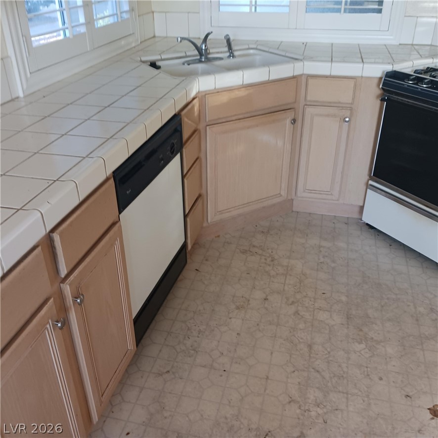 Photo 25 of 52, 5201 S Torrey Pines Drive #1264