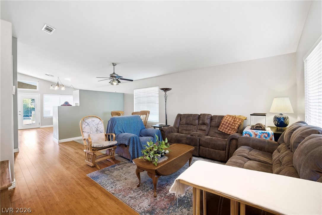 Photo 6 of 28, 3611 Russian Olive Street