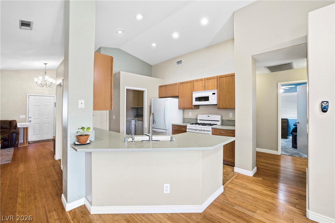 Photo 10 of 28, 3611 Russian Olive Street