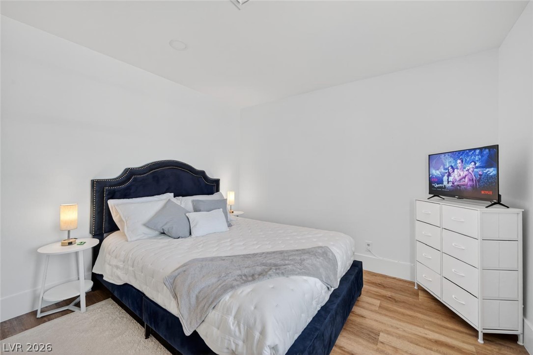 Photo 11 of 16, 6191 Bullion Boulevard