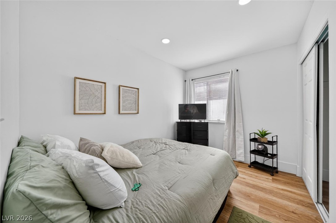 Photo 12 of 16, 6191 Bullion Boulevard