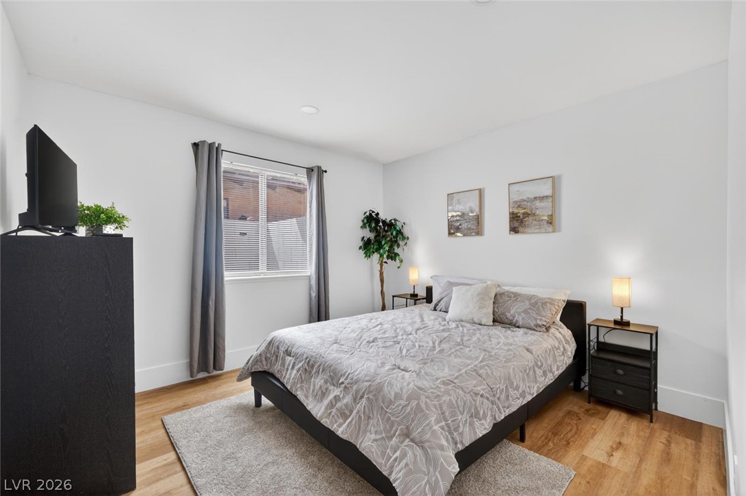 Photo 13 of 16, 6191 Bullion Boulevard