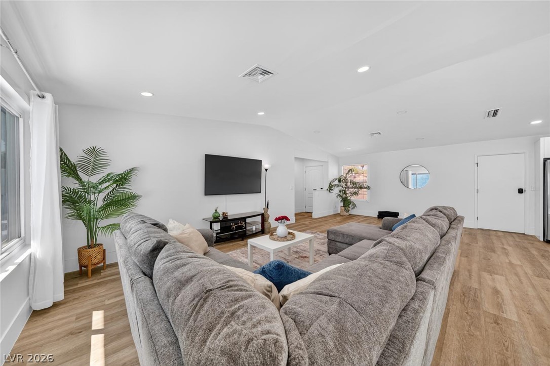 Photo 4 of 6191 Bullion Boulevard