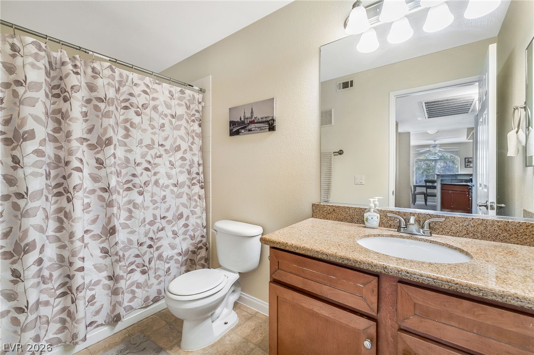 Photo 17 of 26, 4400 S Jones Boulevard #2033