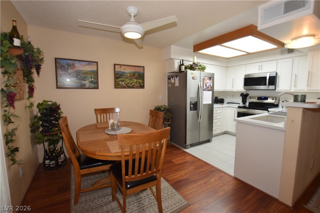 Photo 16 of 48, 1575 W Warm Springs Road #1514