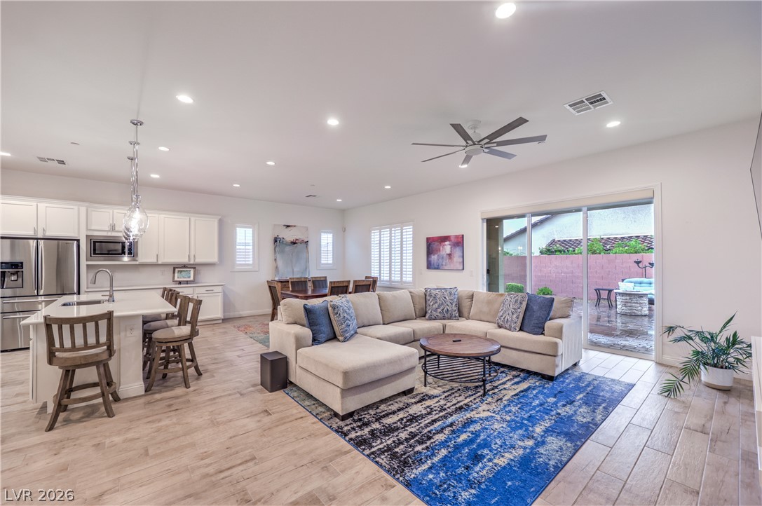 Photo 9 of 46, 2547 Ballatore Street