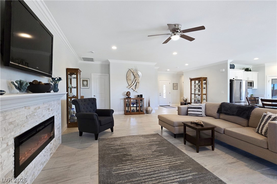 Photo 9 of 42, 5471 Lincolnwood Court