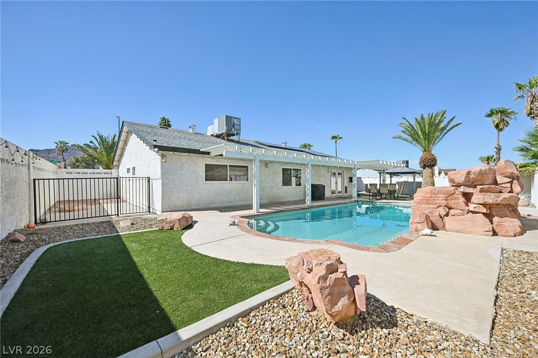 Photo 2 of 637 Apollo Avenue