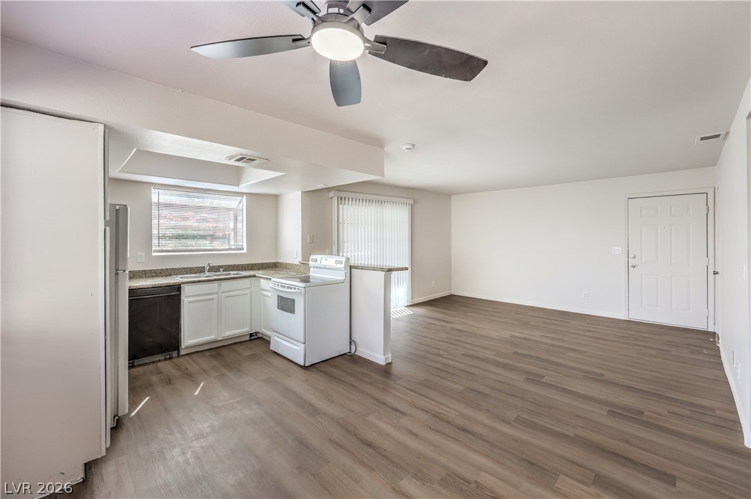 Photo 9 of 31, 7300 Pirates Cove Road #1086