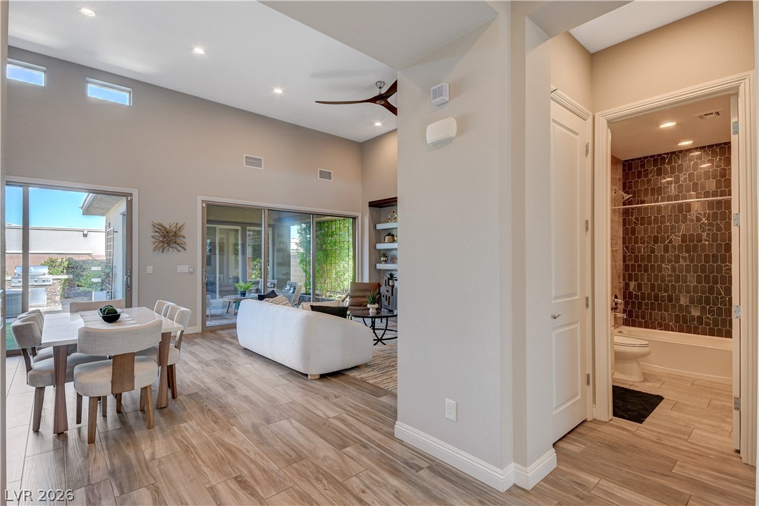 Photo 4 of 6706 Desert Crimson Street