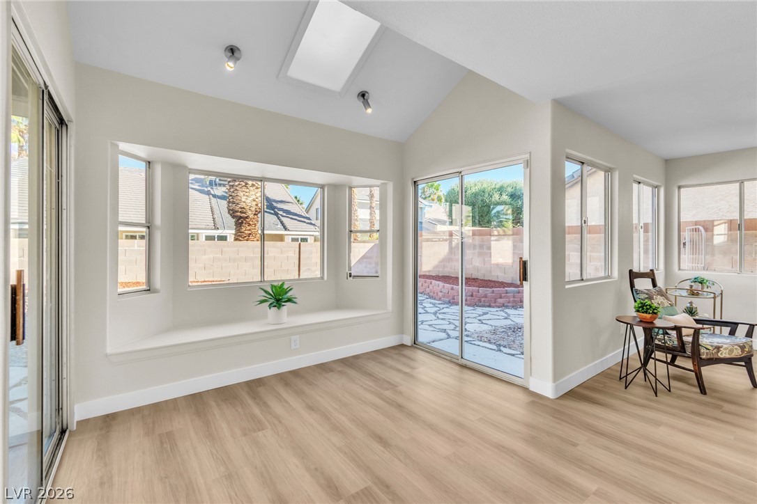 Photo 18 of 48, 322 Redondo Street