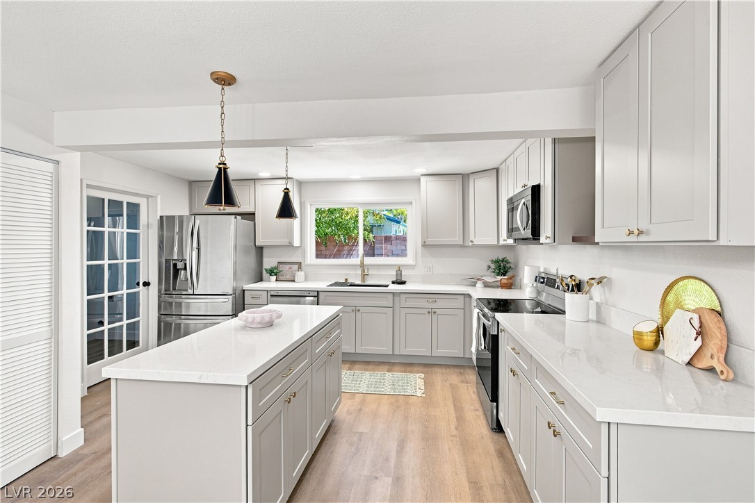 Photo 4 of 7237 W Washburn Road