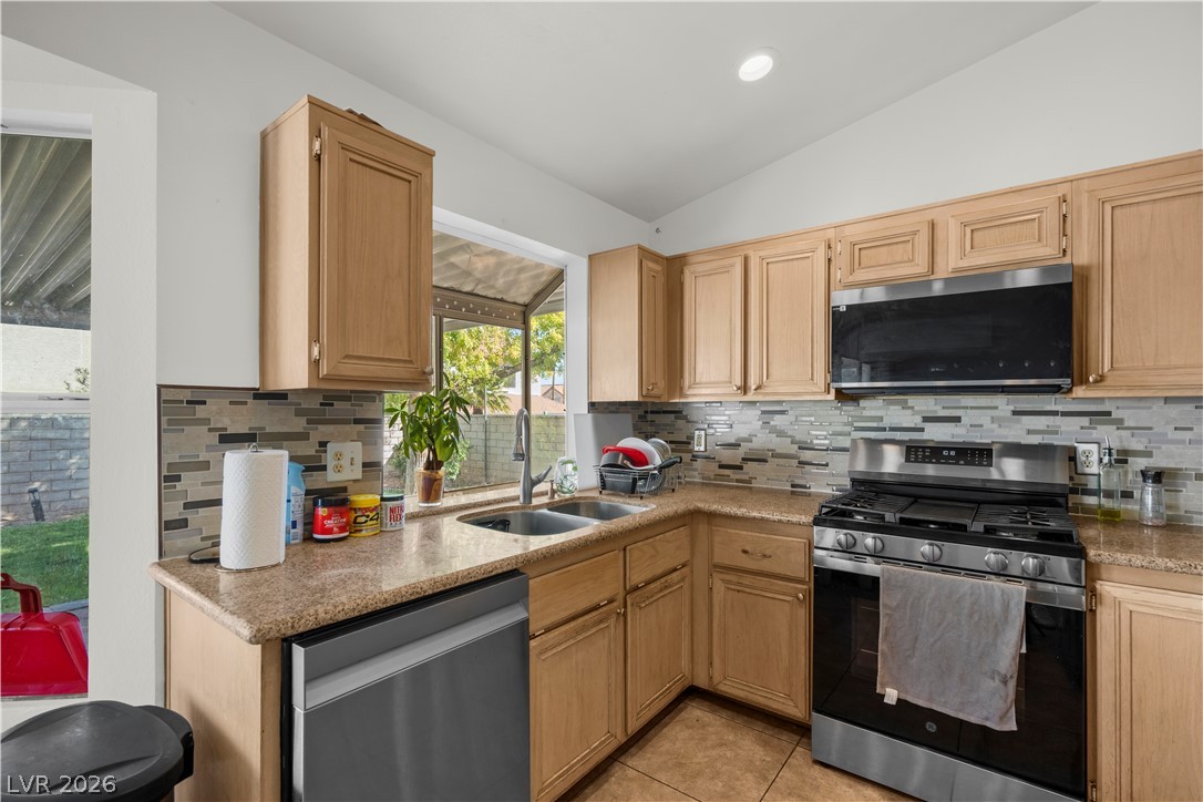 Photo 12 of 40, 6576 Goldencreek Way
