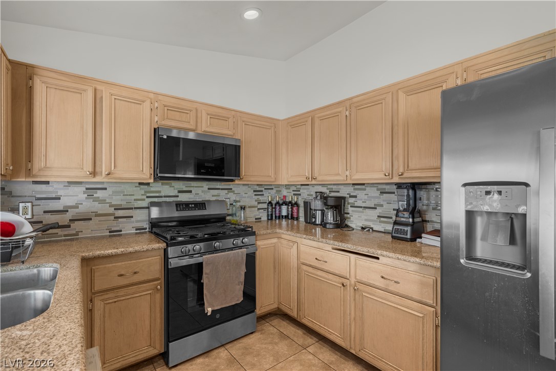 Photo 13 of 40, 6576 Goldencreek Way