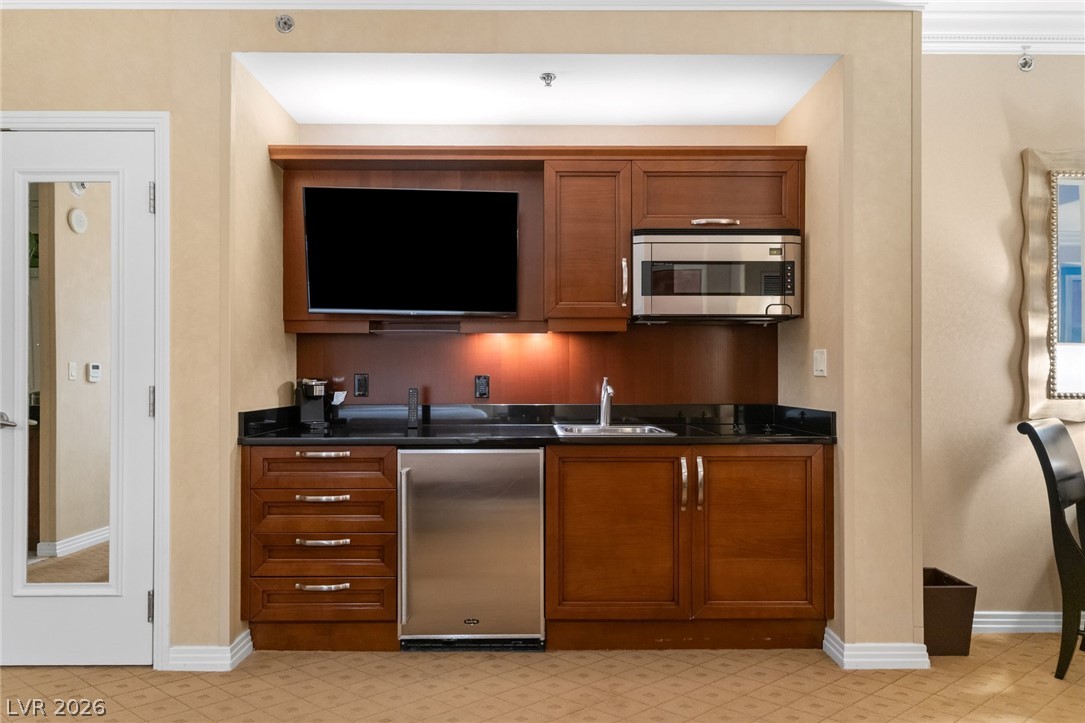 Photo 4 of 145 E HARMON Avenue #1806