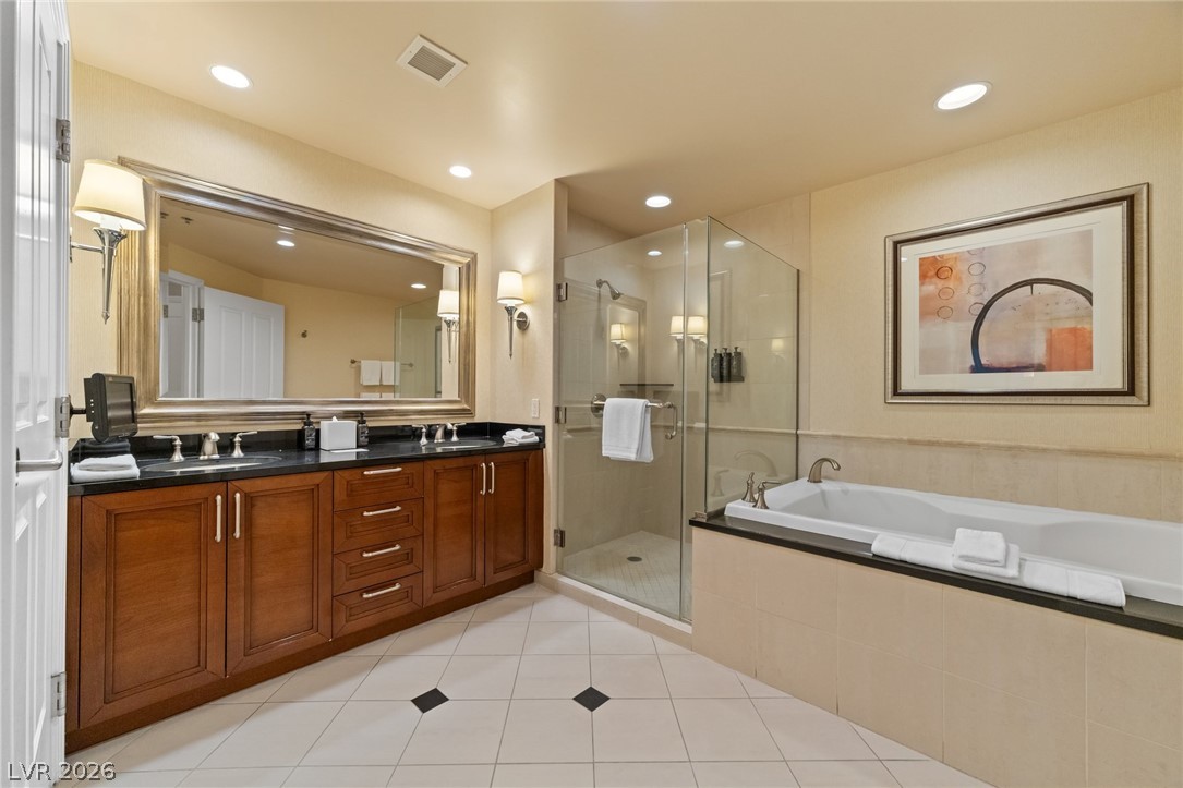 Photo 6 of 15, 145 E HARMON Avenue #1806