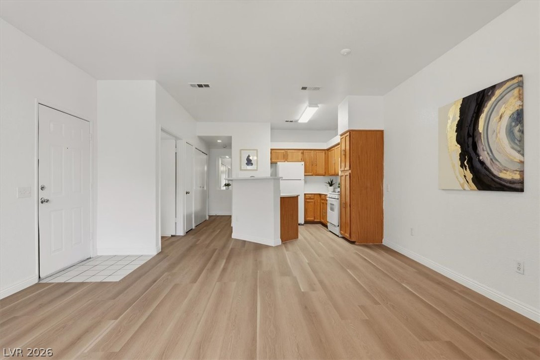 Photo 11 of 35, 5415 W Harmon Avenue #1075