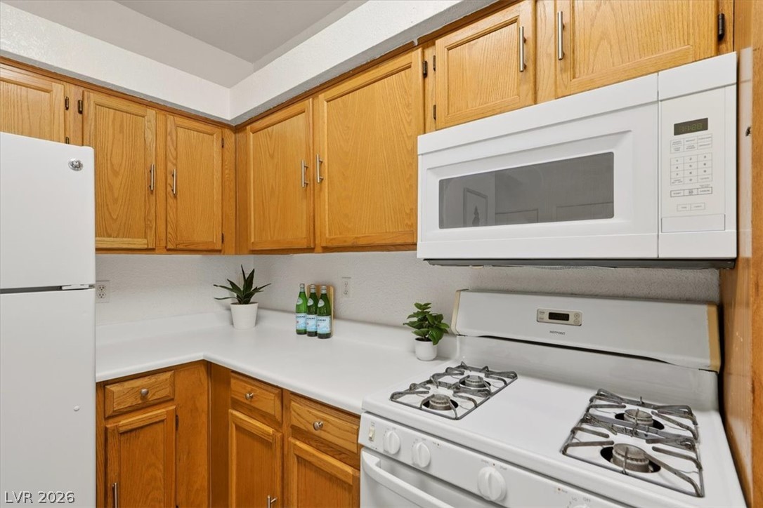 Photo 13 of 35, 5415 W Harmon Avenue #1075