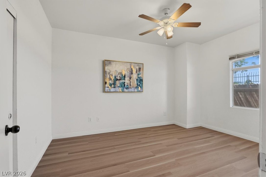 Photo 16 of 35, 5415 W Harmon Avenue #1075